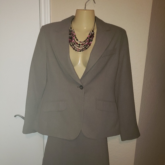 Women's Size 10P Business suit - Picture 1 of 3